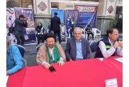 میز خدمت مسئولان شهریار در کنار نمازگزاران