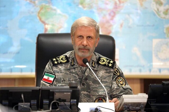 فرمانده کل ارتش: تجربه جنگهای اخیر اهمیت حیاتی و راهبردی پدافند هوایی را آشکار ساخت