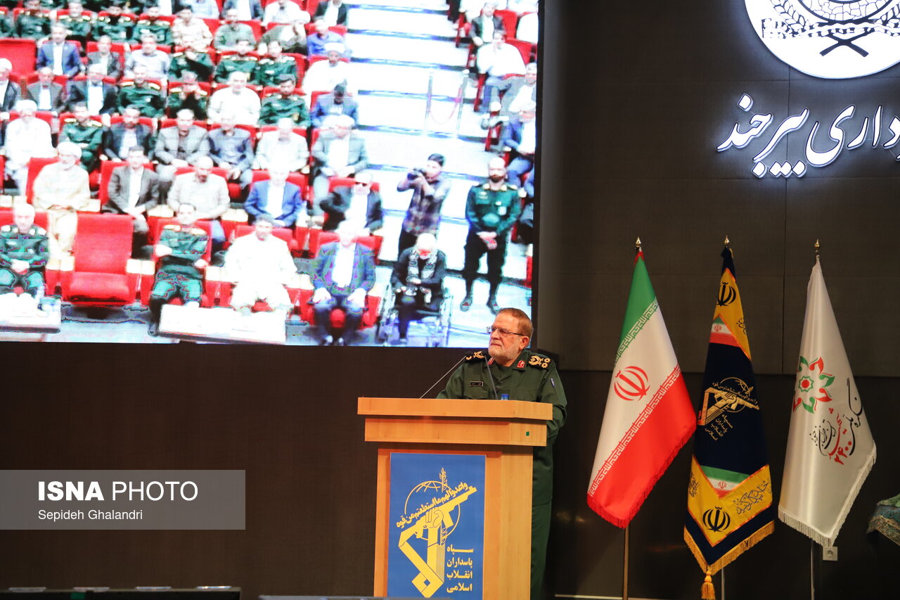 جانشین فرمانده کل سپاه: تحرکات دشمن در دریا بیپاسخ نمیماند؛ مردم سد توطئهها هستند