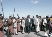 عکس/ استقبال از «هاشمی رفسنجانی» با نیزه و رقص آفریقایی؛ دهه ۱۳۷۰