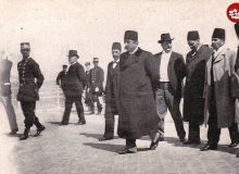 عکس/ مظفرالدینشاه در حال قدم زدن در شهر اوستنده بلژیک
