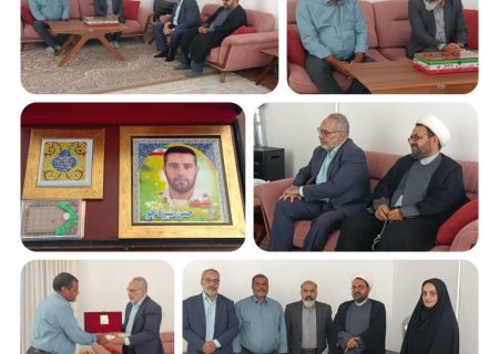 دیدار و تکریم خانواده شهید «حسن سبزه‎‌جو»؛ ترویج فرهنگ ایثار، رسالت ذاتی خادمان فرهنگ و هنر است