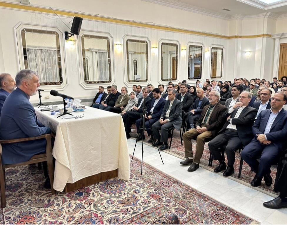 تأکید صالحی بر ترسیم نقشه راه مناسبات فرهنگی با روسیه/ هنرمندان، سفرای ملت هستند
