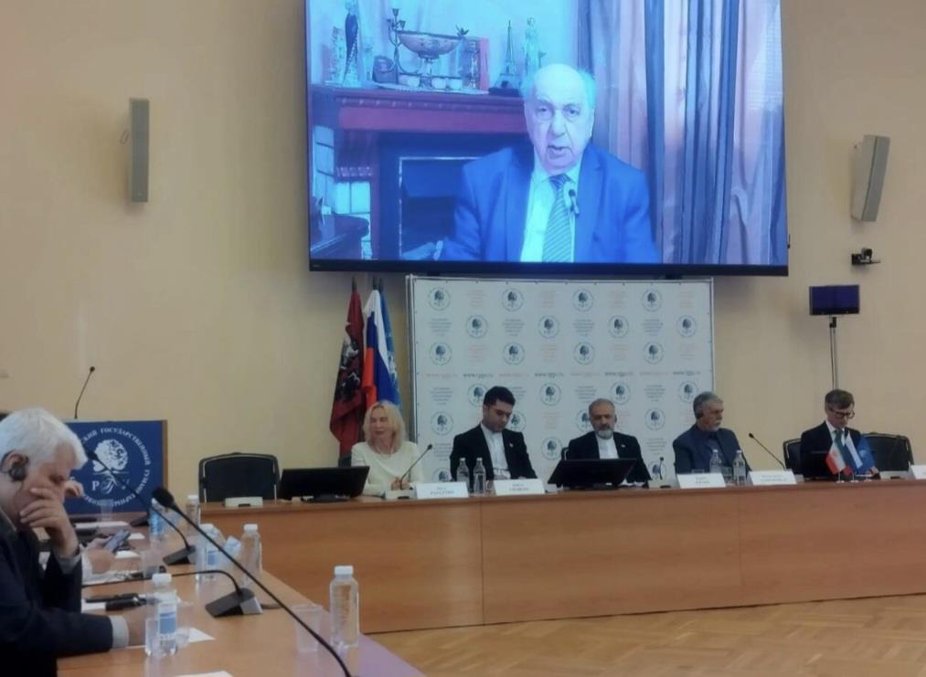 شخصیتهای روس: اندیشمندان و هنرمندان ایرانی سهم قابل توجهی در فرهنگ جهان دارند