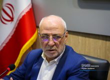 بازار غیررسمی ارز مبنای قیمتگذاری شده است / ارزش پول ملی مورد هجمه قرار گرفته است