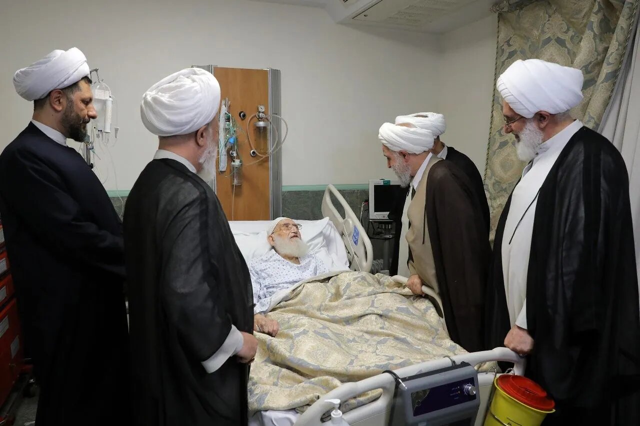 عیادت نمایندگان رهبر انقلاب از آیتالله نوری همدانی