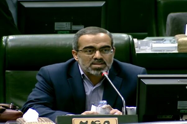 ایزدخواه: ساختار وزارت دفاع به بازنگری جدی نیاز دارد