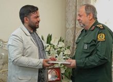 سرپرست وزارت دفاع با خانواده شهید سرلشکر بابائیان دیدار کرد