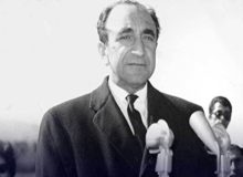 یادداشتهای علم ۷ آبان ۱۳۵۱: به شاه گفتم رسم عجیبی است، هرکس میخواهد خود را در دل عامه جا کند، از ما دوری میکند