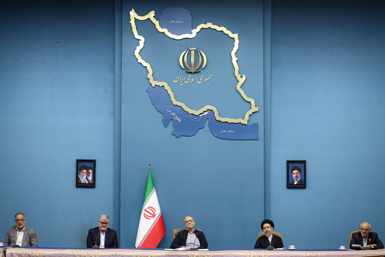 وزارت کشور – 📸نشست دکتر پزشکیان و محمدصادق معتمدیان با نخبگان استان
